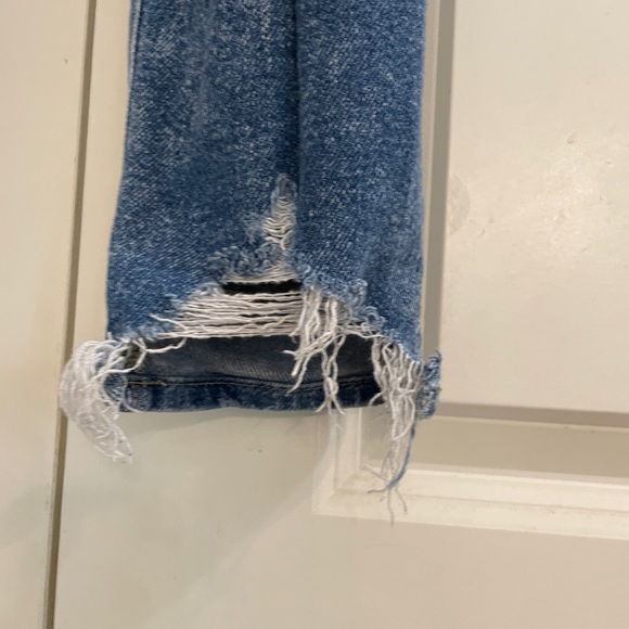 American Eagle ripped mom jeans. - Picture 5 of 14